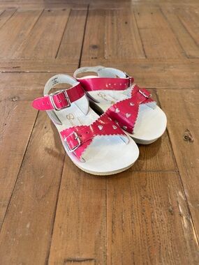 Saltwater sun San sweetheart bright pink leather strappy sandals little girl 7